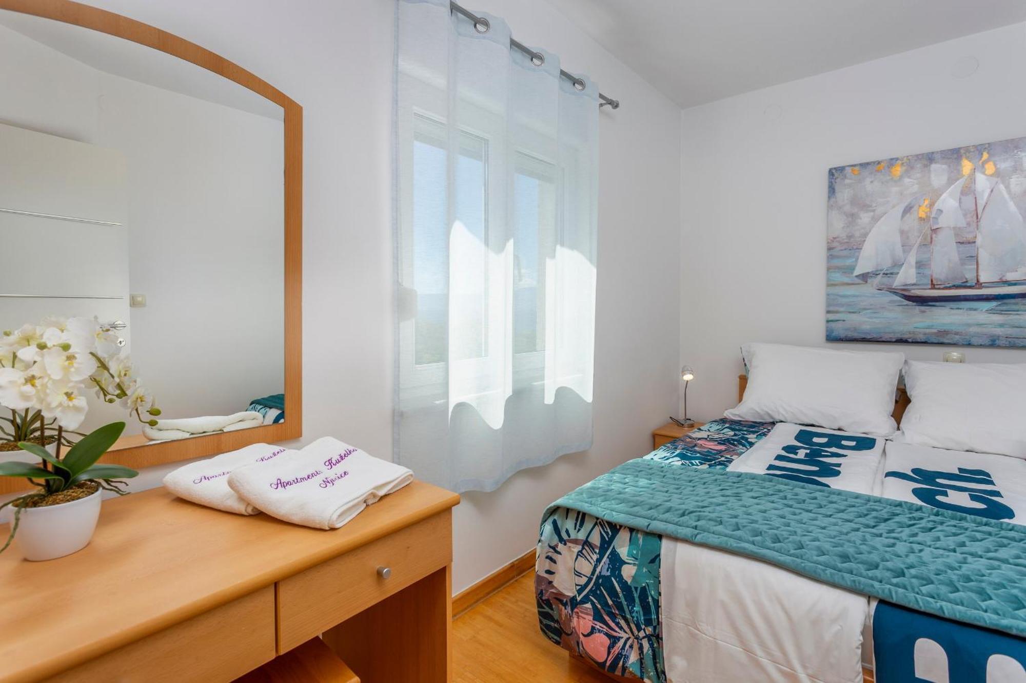 Apartments By The Sea Njivice, Krk - 5296 Szoba fotó