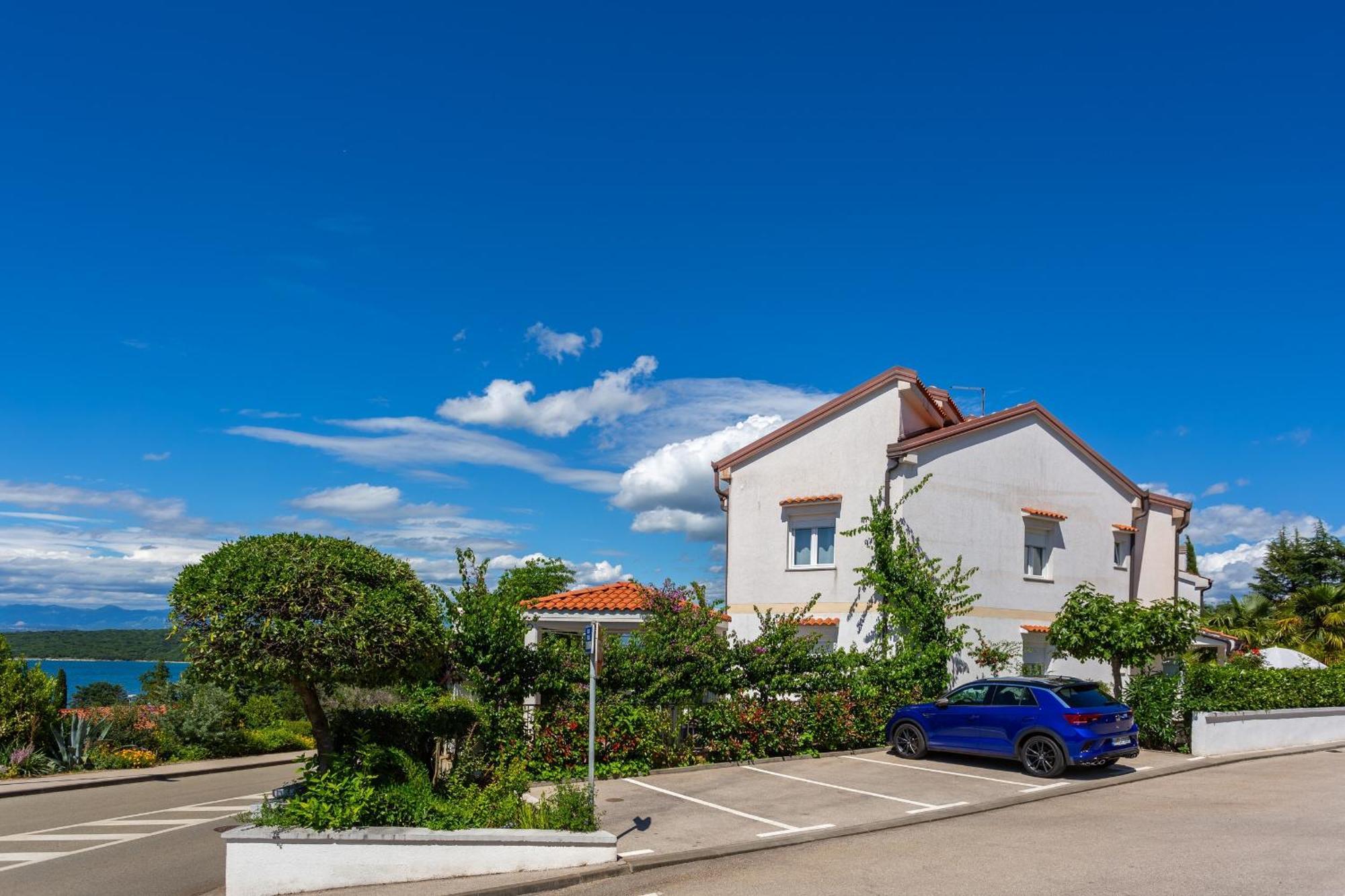 Apartments By The Sea Njivice, Krk - 5296 Kültér fotó